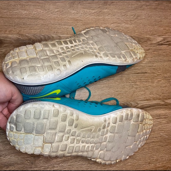 Nike Running Shoes - Picture 5 of 6